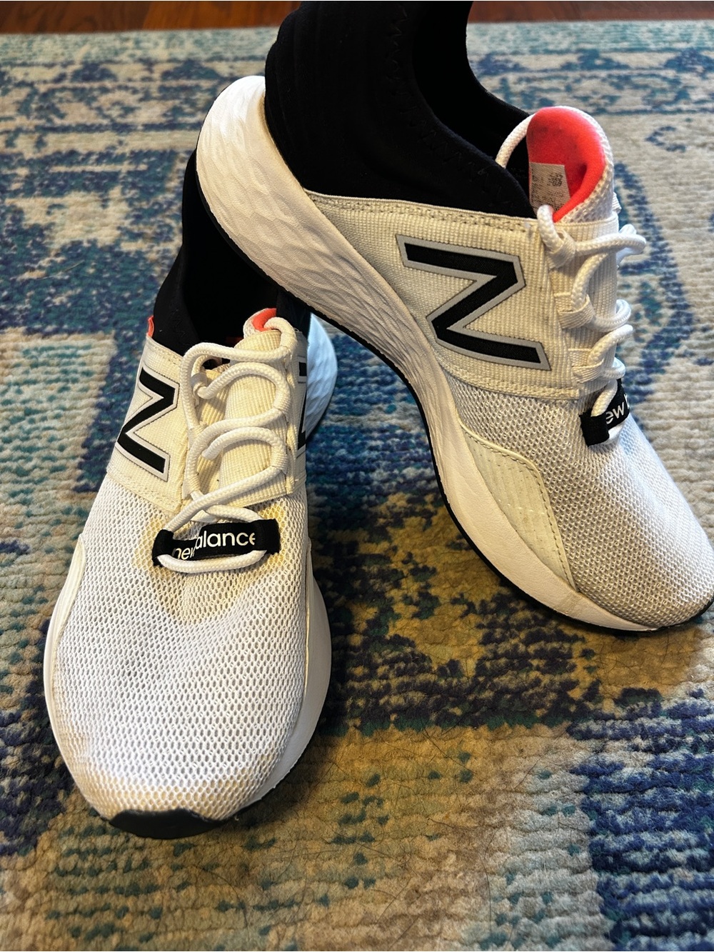 New Balance Fresh Foam Roav WROAVWB Women’s Size 8 white black